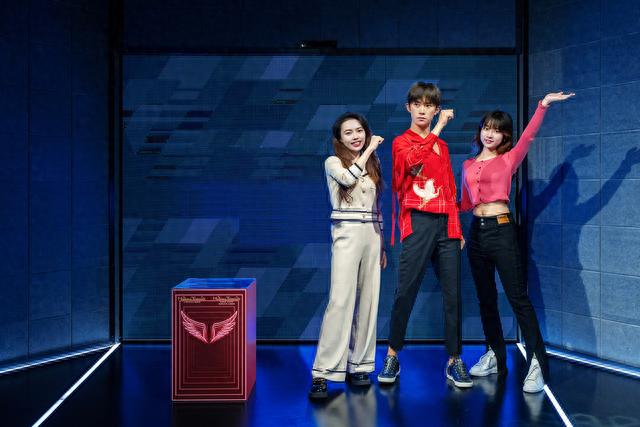 易烊千玺全新蜡像正式登陆香港杜莎夫人蜡像馆