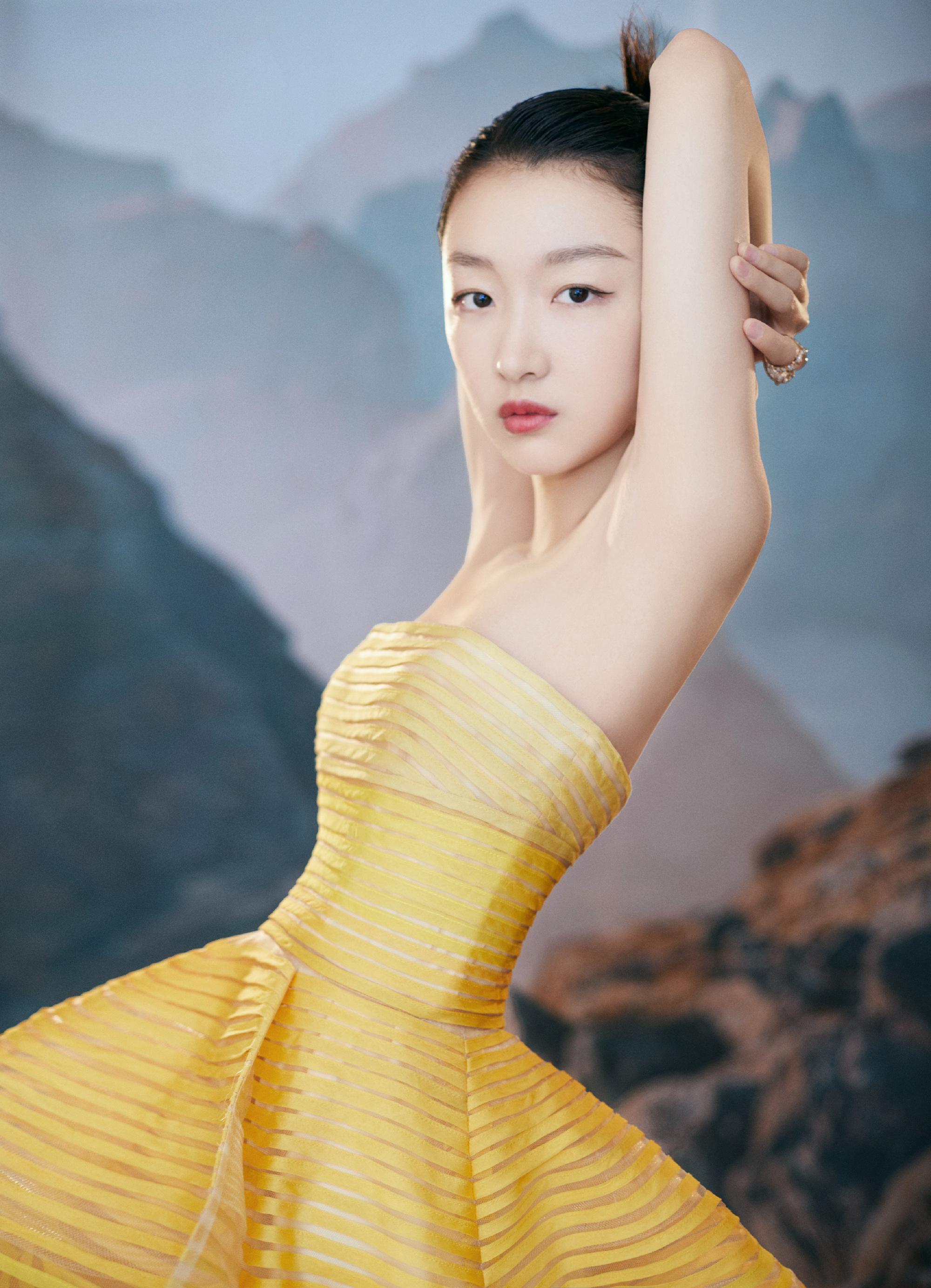 身高: 162cm","体重: 44kg周冬雨,1992年1月31日出生于河北省石家庄市