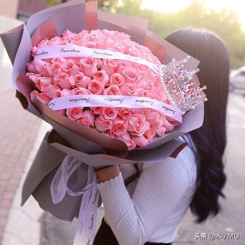 粉红色玫瑰适合送哪些人呢?