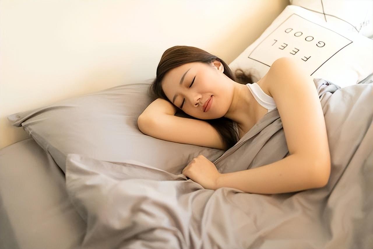 空调睡眠模式是什么意思？自动调节温度，能在睡眠时保持舒适