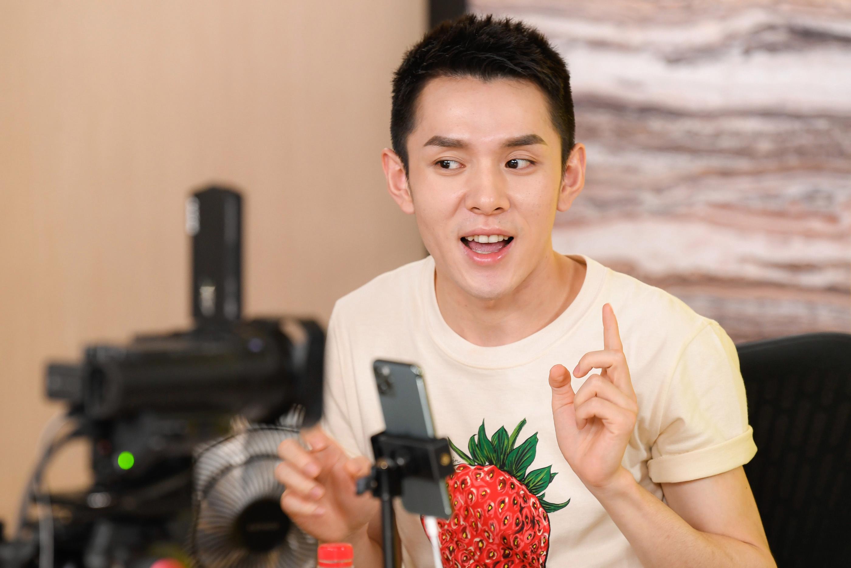 李佳琦个人资料(卖化妆品年入2亿) 第39张