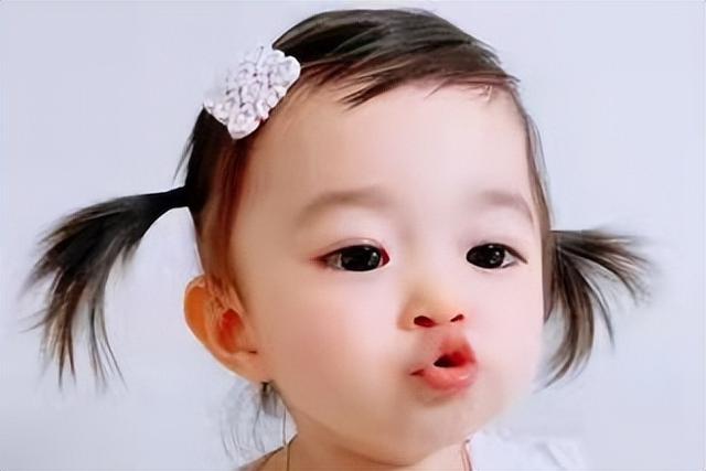 儿童头发怎么编好看简单好学，头发怎样编才好看儿童（小女孩简易梳头教程）