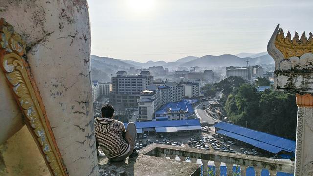 小勐拉属于哪个国家，小勐拉对面是中国哪里（初哥去过那个嘎腰子的缅北）