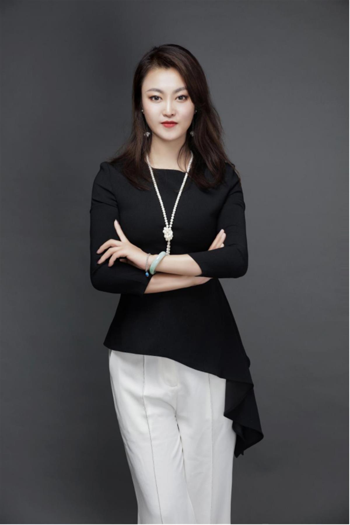 郑州一高校女副校长美出圈,被称为"校领导的颜值天