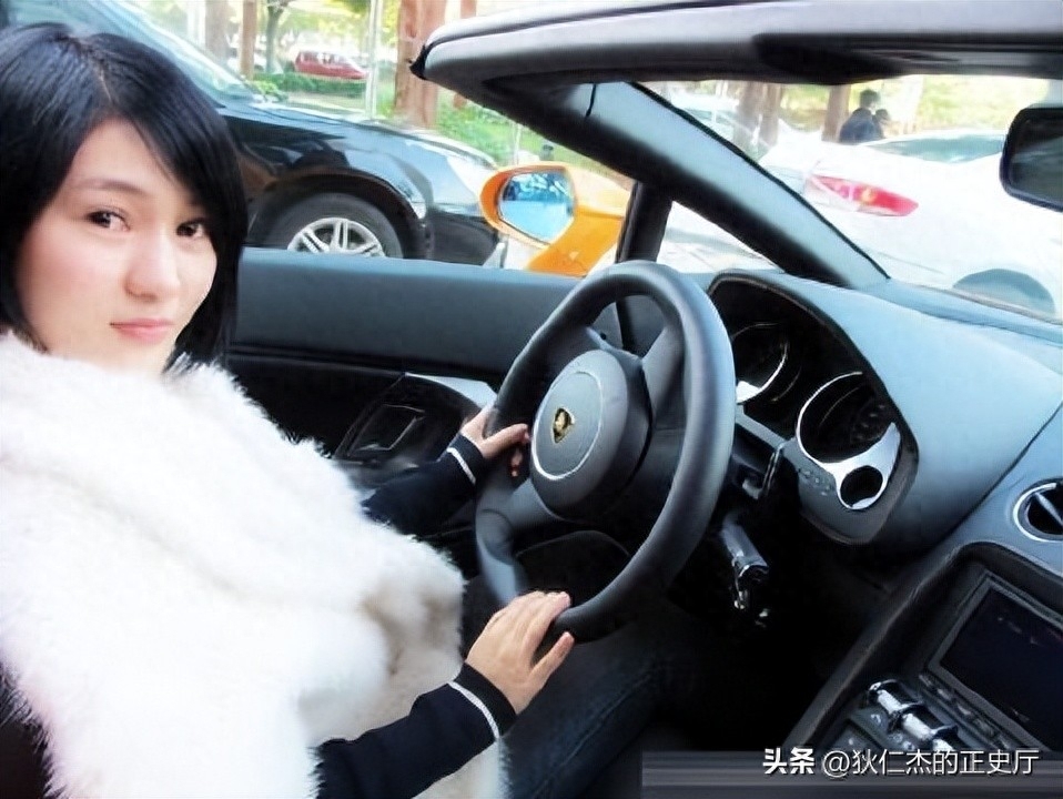 郭美美出狱！32岁模样大变，回湖南老家生活，用7988元最新款手机