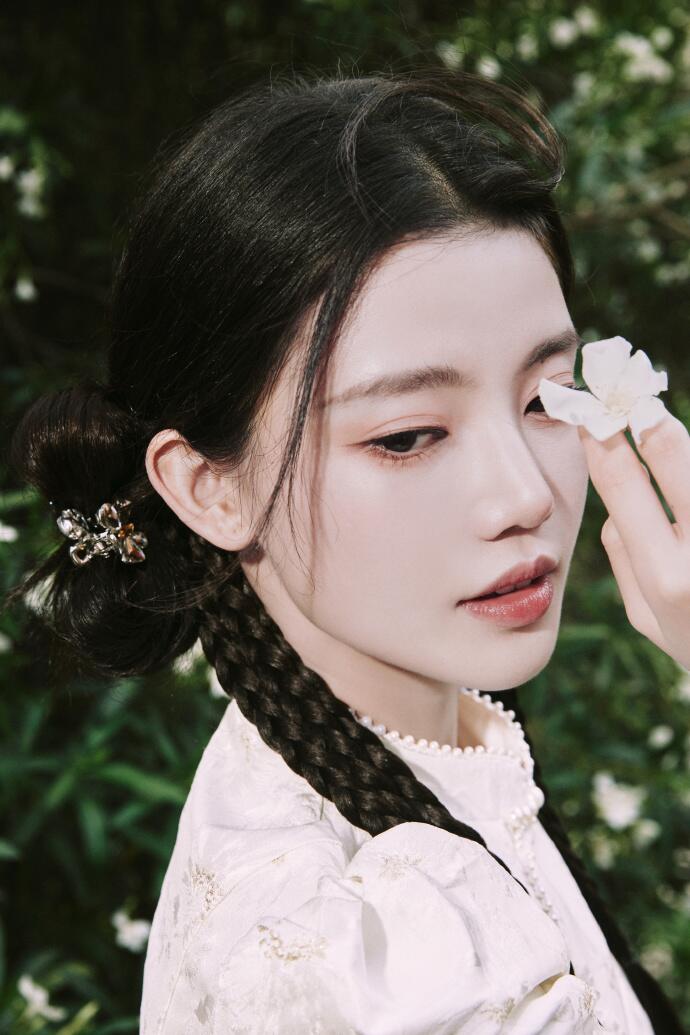 头发扎成蝴蝶结怎么扎(孙珍妮美出新高度!