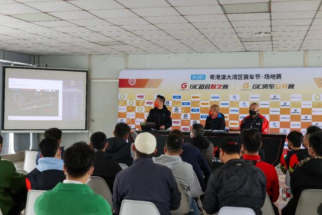 如何成为一名职业赛车手，怎么成为职业赛车手（原来普通人也可以成为专业车手）