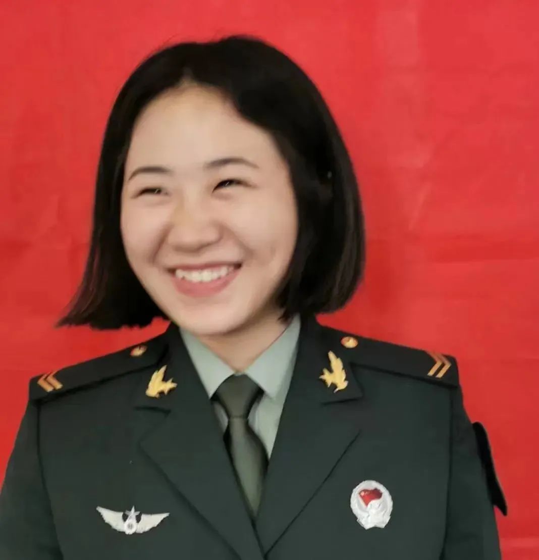 武警軍官好找女朋友嗎(退役女兵送男友參軍,從此是戀人也是戰友!