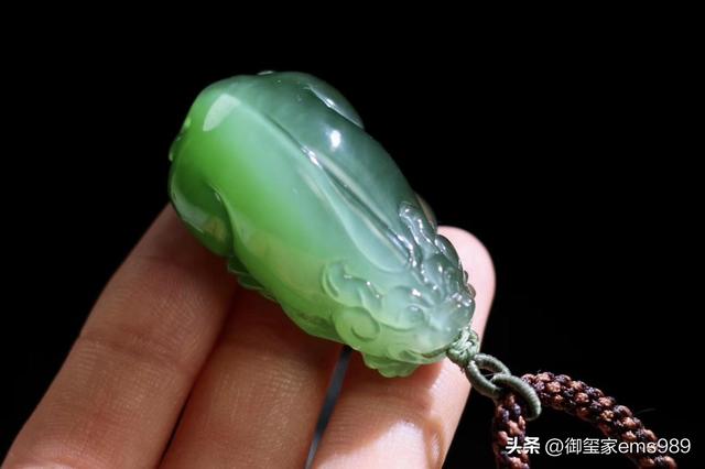 碧玉是什么玉，碧玉是什么玉价格怎样（碧玉和青玉哪个好）