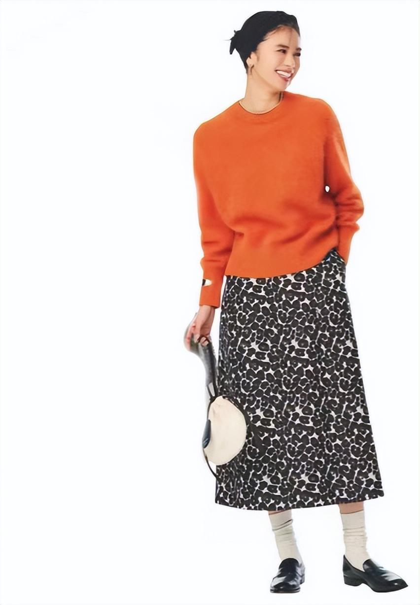 穿裙子里边穿啥,女生穿裙子里面要穿什么(优雅女人穿“半裙”) 穿裙子里边穿啥,女生穿裙子里面要穿什么(优雅女人穿“半裙”)