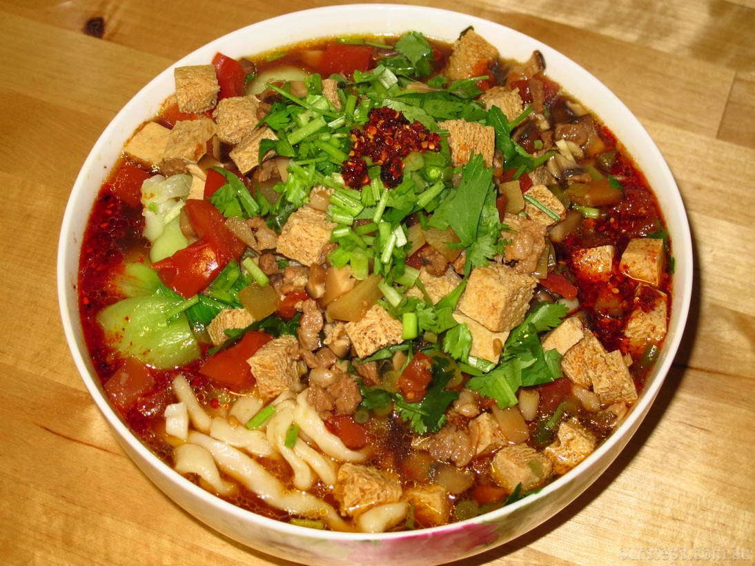 羊肉臊子面蒿子面是宁县中宁县的一道传统小吃,至今也有六百多年的