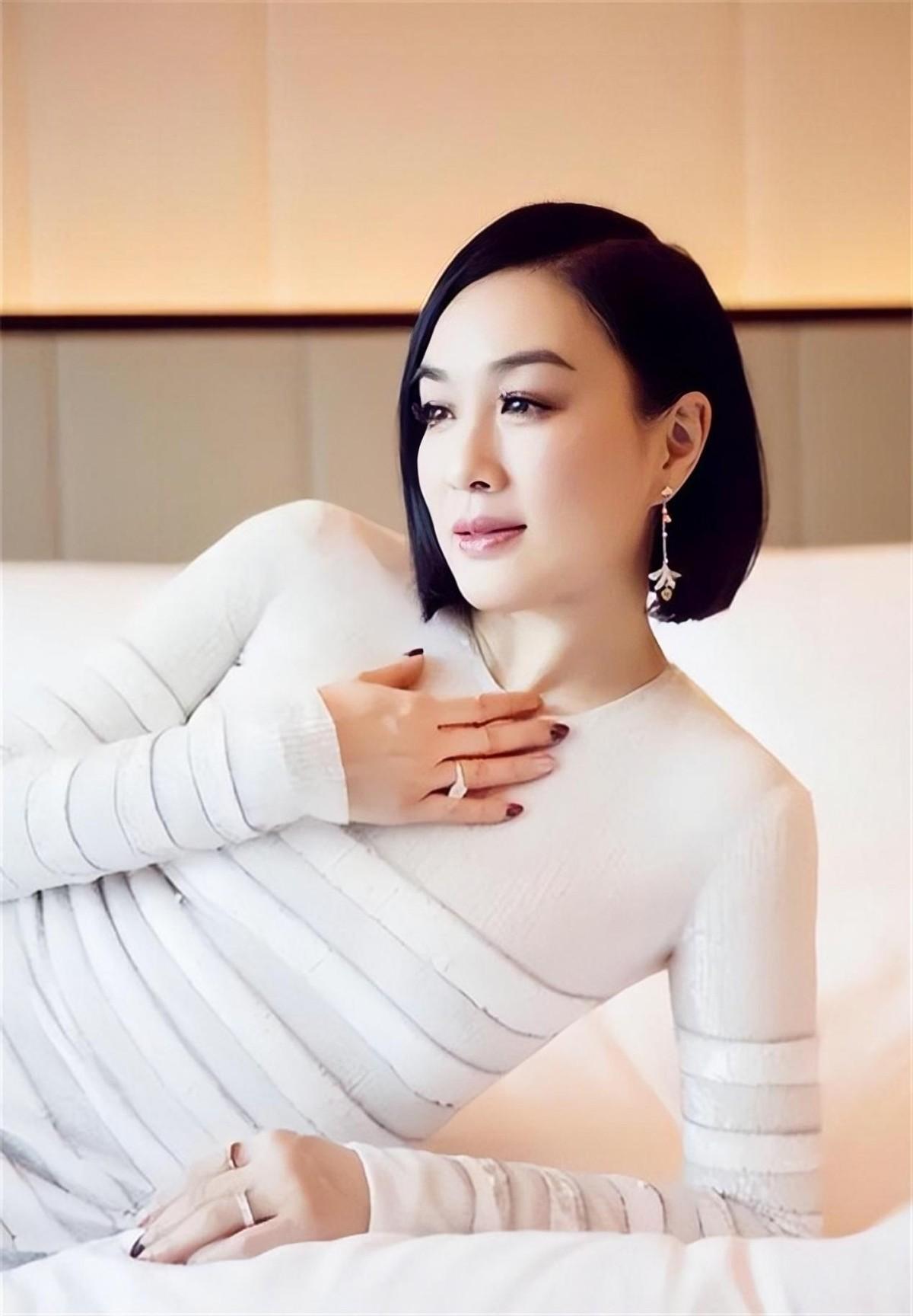 钟丽缇和张伦硕在一起多久了(张伦硕:娶大12岁的钟丽缇,做3个女儿的