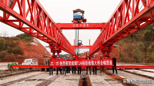 成绵高速扩容开通时间，成绵高速扩容项目铁板堰大桥全幅贯通