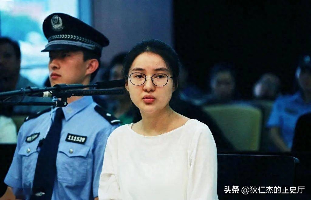郭美美出狱！32岁模样大变，回湖南老家生活，用7988元最新款手机