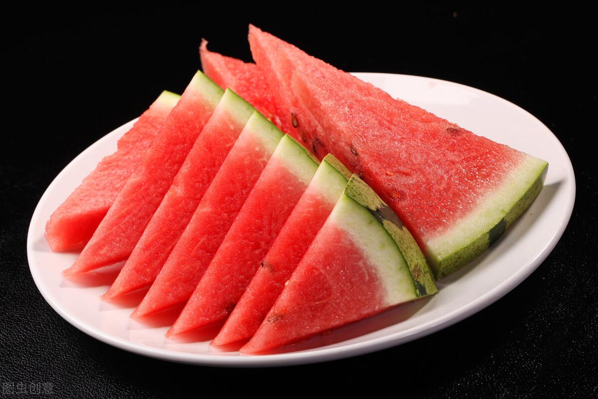 西瓜是热性还是凉性？属于寒性水果，吃多了适得其反