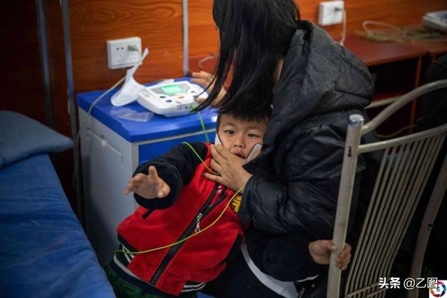 胎儿缺氧的表现与症状，孕妇缺氧的表现与症状图片（医生看到羊水意识到不妙）