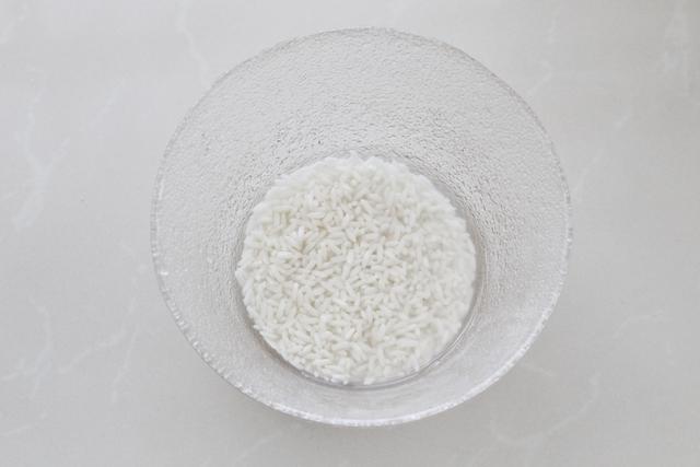 糯米莲藕珍珠丸子怎么做，糯米莲藕珍珠丸子怎么做视频（年夜饭做一道珍珠糯米丸子）