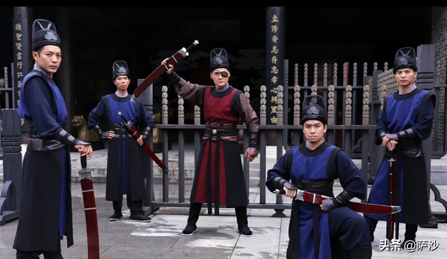 门坎和门槛的区别，门坎和门槛的区别图片（主人和狗腿子的关系）