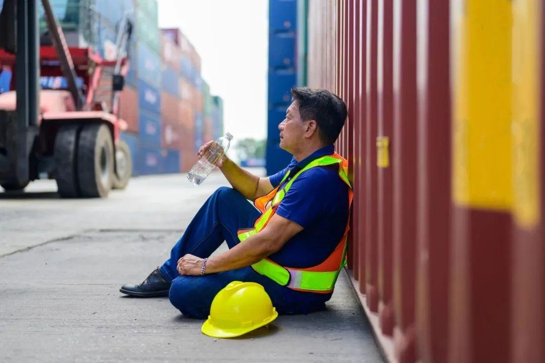 如果鄙视体力劳动,还过什么劳动节(看不起体力劳动者)  木匠 工人阶级