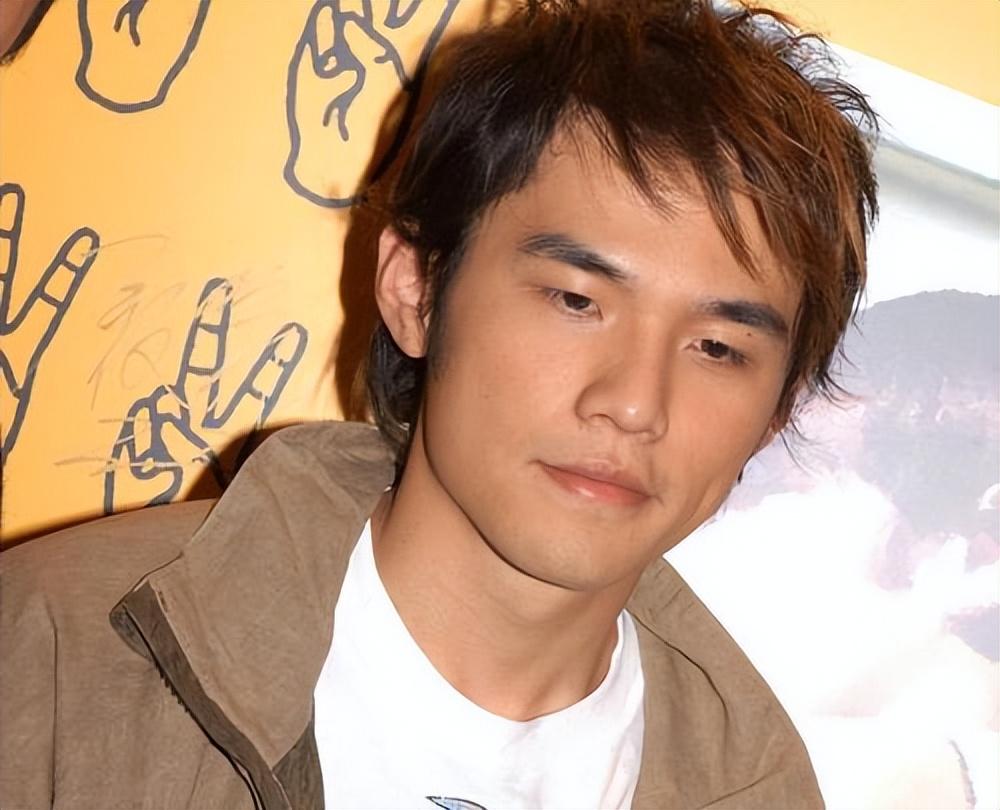 中国台湾流行乐男歌手,音乐人,演员,导演,编剧,毕业于淡江中学