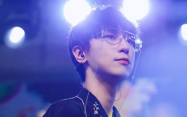 景向谁依的真实姓名，景向谁依原名是什么（cv景向谁依宣布停播半年）