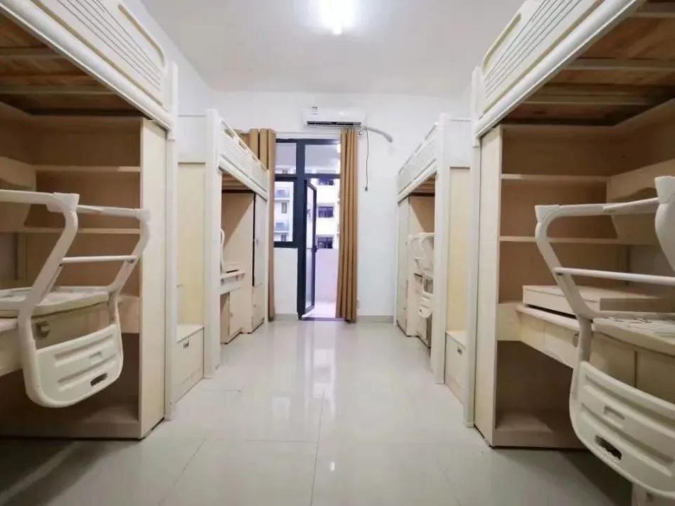 重庆交通大学经济与管理学院 - 职场 - 布条百科