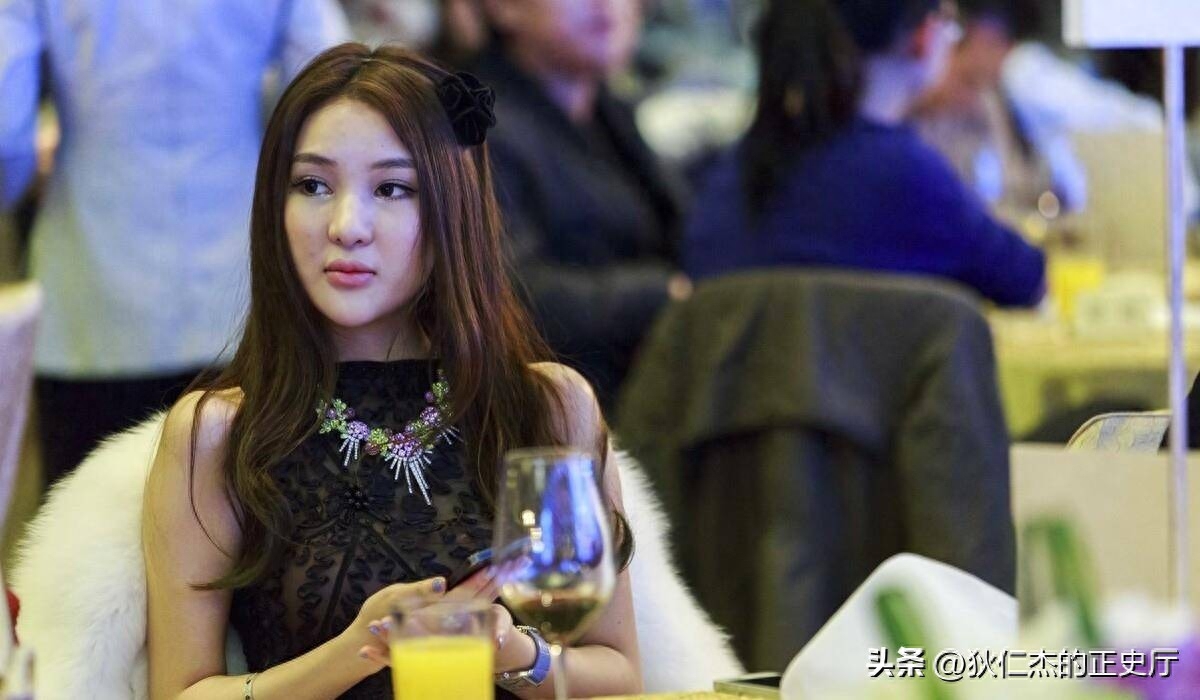 郭美美出狱！32岁模样大变，回湖南老家生活，用7988元最新款手机