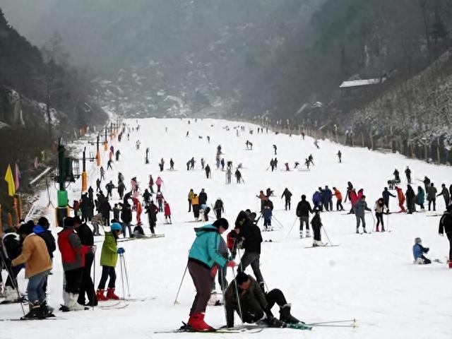 西安周边有一处滑雪好去处，雪道长宽度大坡度非常适合滑雪爱好者