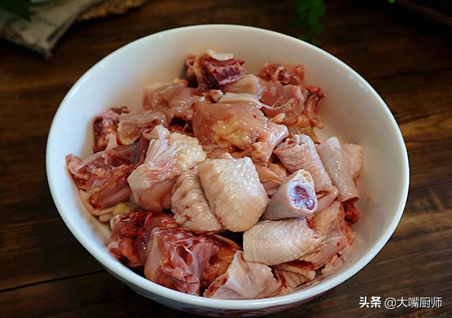 辣子鸡怎么炒才嫩，辣子鸡怎么炒才嫩不柴（大厨教你一招）