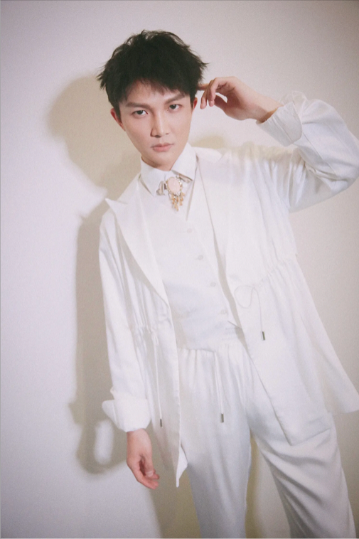 周深:是男是女?逆袭《中国好声音》宝藏男孩