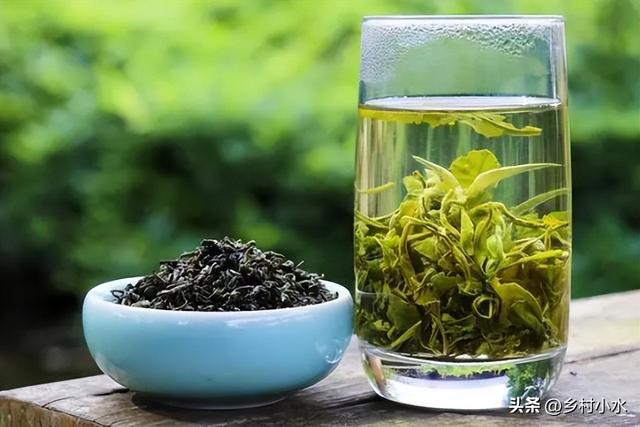 红茶和绿茶的区别，怎么区分红茶和绿茶的区别（绿茶和红茶到底有啥区别）
