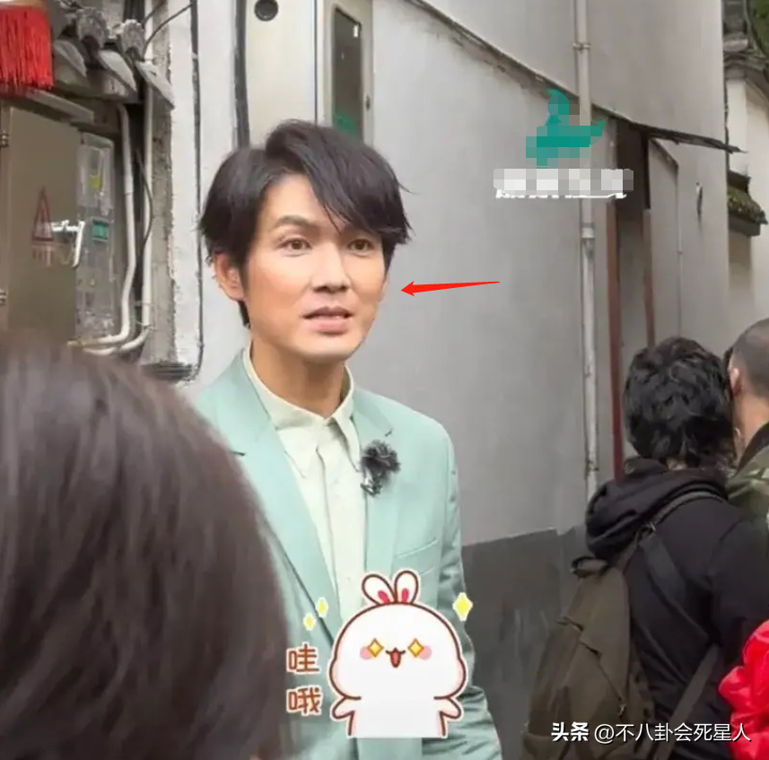 钟汉良有多大年龄(从不老男神到"发面馒头",49岁钟汉良"毁"于自己)