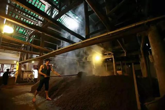 酒是什么做成的，酒是什么做成的图片（关于白酒酿造的基本原理）