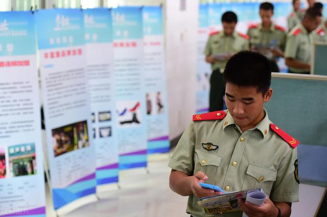 大学毕业后当兵好不好，大学毕业前当兵好还是毕业后当兵好（当兵就等于上大学）