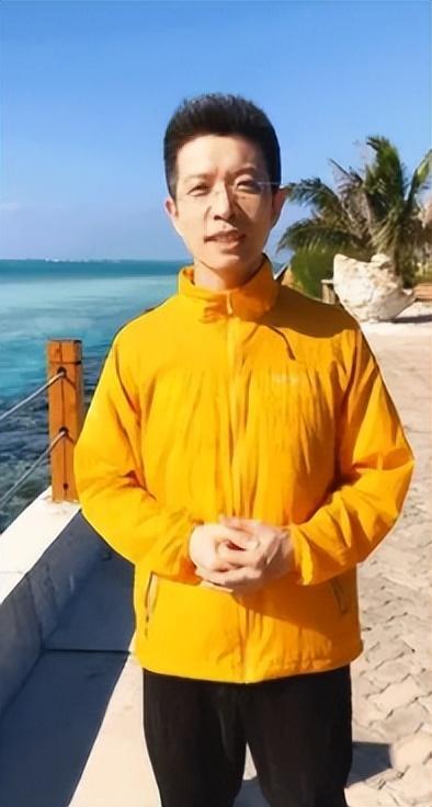 朱广权多大年龄了(央视主持朱广权:43岁不结婚不生子,不影响我给父母