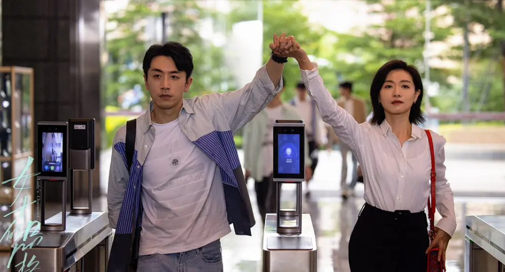 女性井喷是什么(可惜了她的风情万种,在烂剧里掉下神坛.