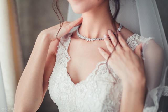 简单方法判断罩杯，女性如何计算自己的“罩杯”有多大