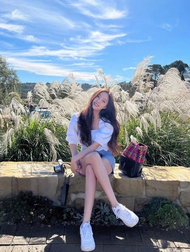 去海边穿什么鞋子合适，去海边沙滩穿什么鞋最合适（今夏最火的4双新鞋）