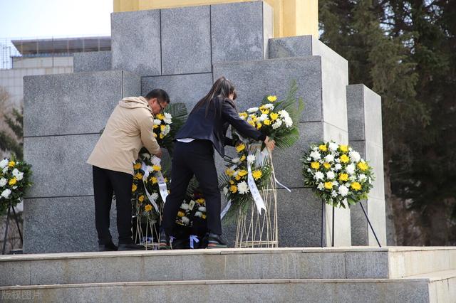 正月能上坟祭拜吗，正月哪些日子上坟好（你上坟扫墓祭祖会遇到三个难题）