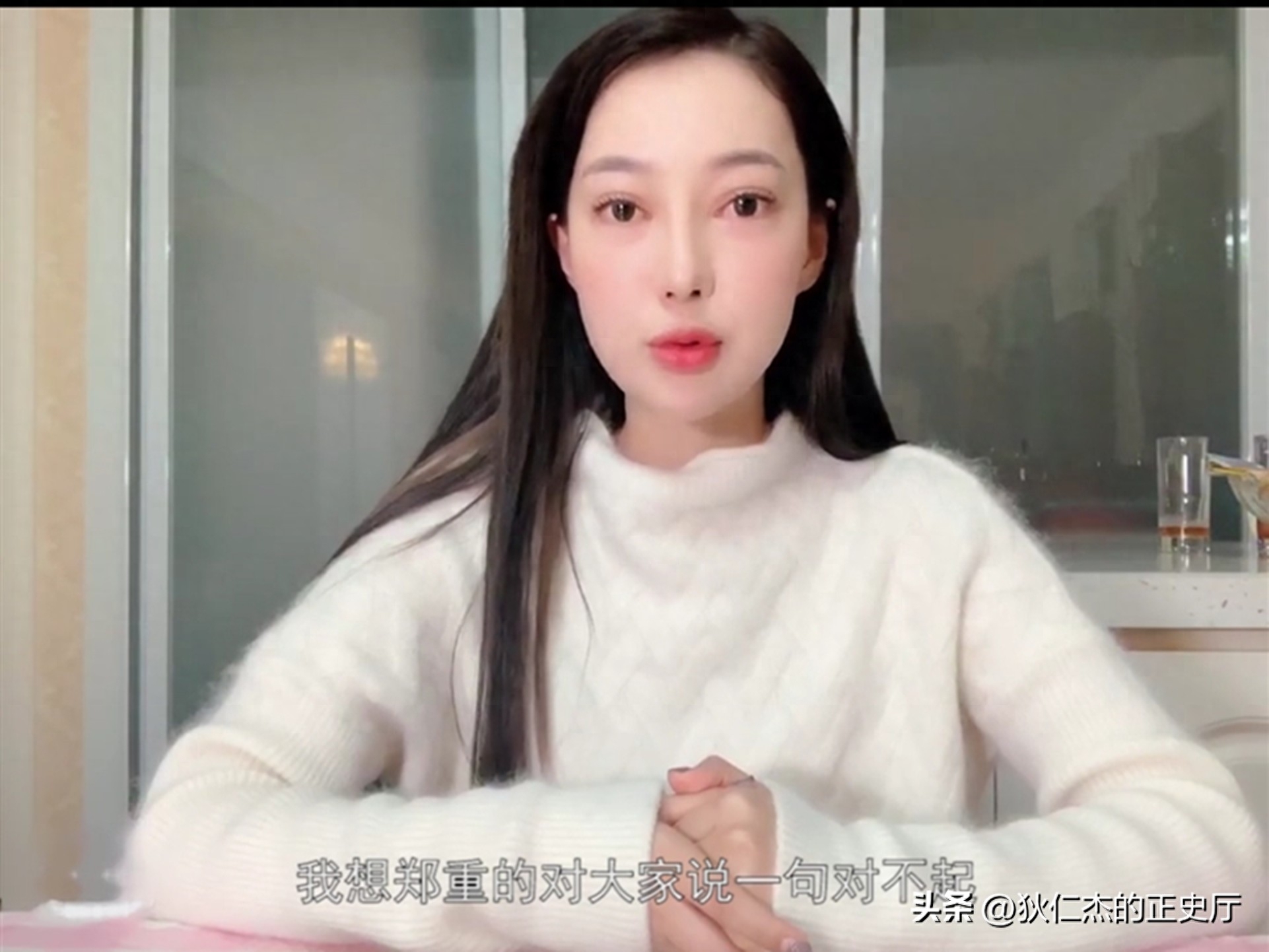 郭美美出狱！32岁模样大变，回湖南老家生活，用7988元最新款手机