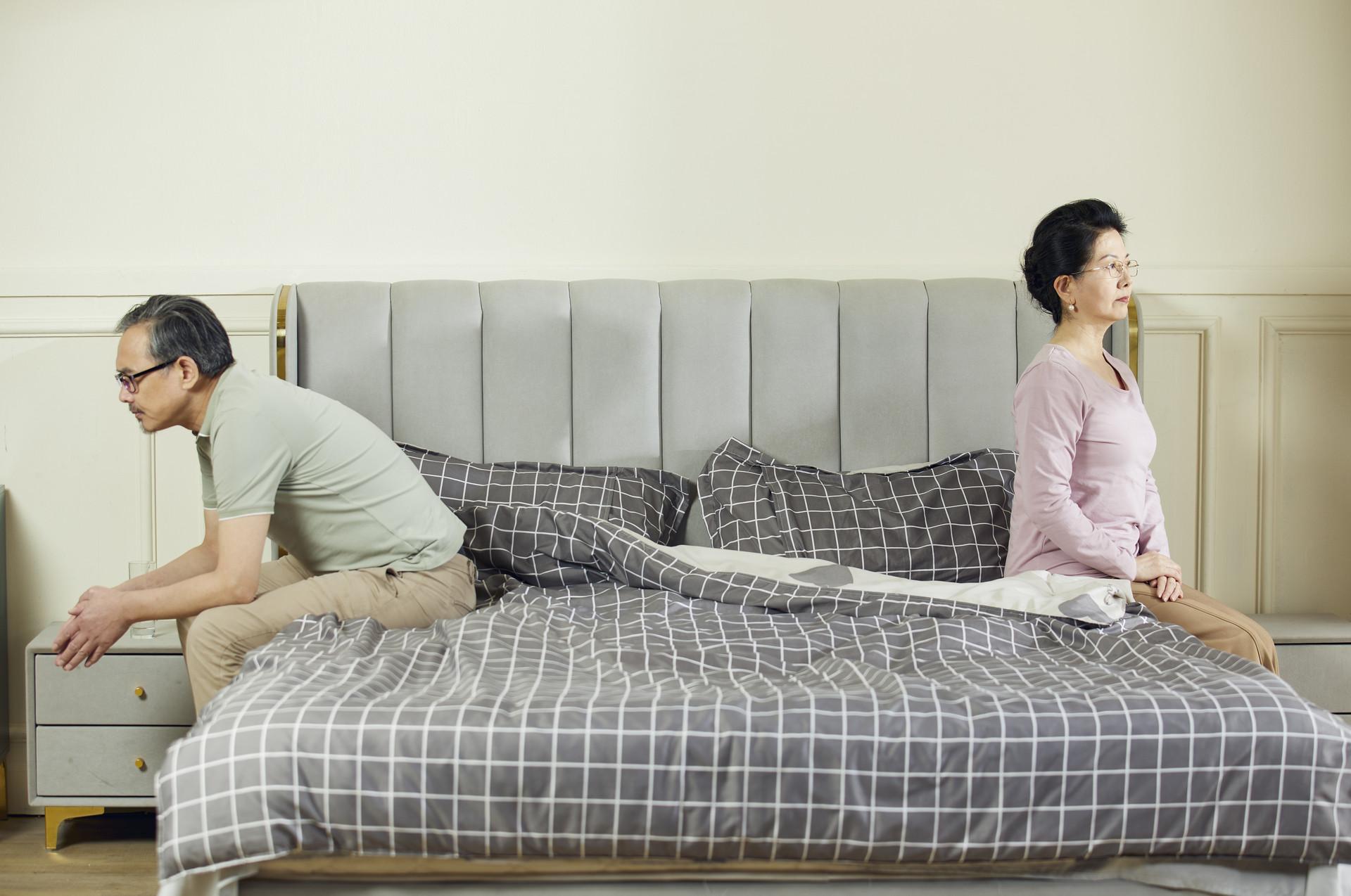 2,有一种夫妻分房睡,是因为更懂爱了.