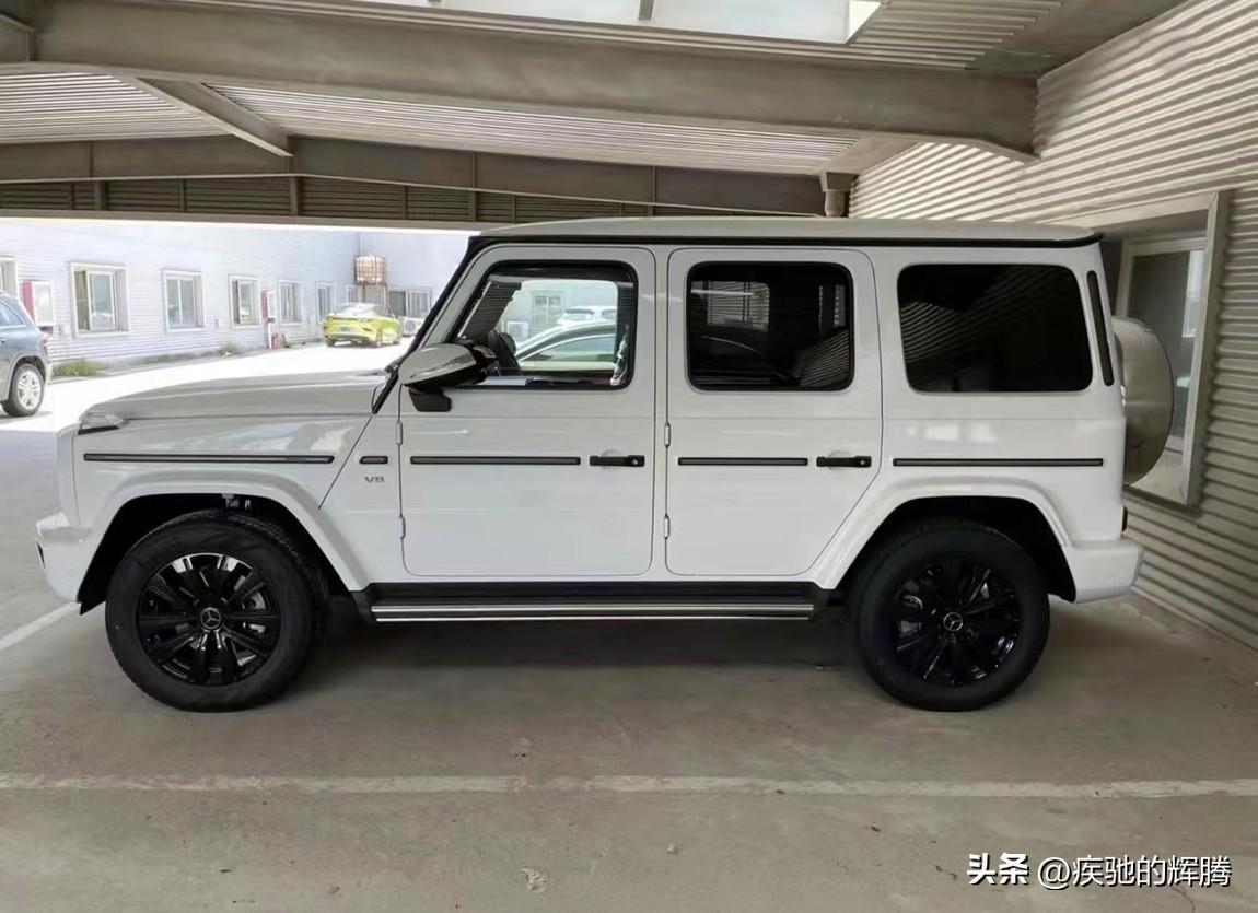 奔驰越野车报价及图片2022款(详解新款奔驰越野g500配置及售价)