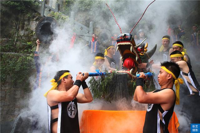 东方威尼斯是哪个城市，世界上最长的首都名字是哪个城市（贵州镇远端午节热闹非凡）