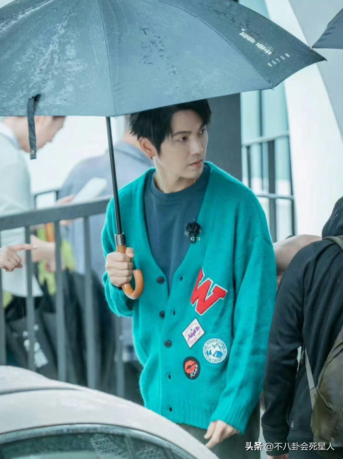 钟汉良有多大年龄(从不老男神到"发面馒头",49岁钟汉良"毁"于自己)