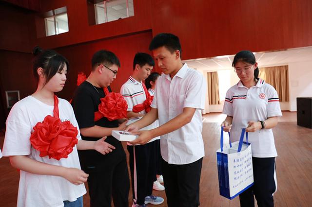 衡水中学高考成绩，衡水中学学生有多努力（保定贺阳衡水一中高级中学2022届高考再创奇迹昨日举行表彰大会）