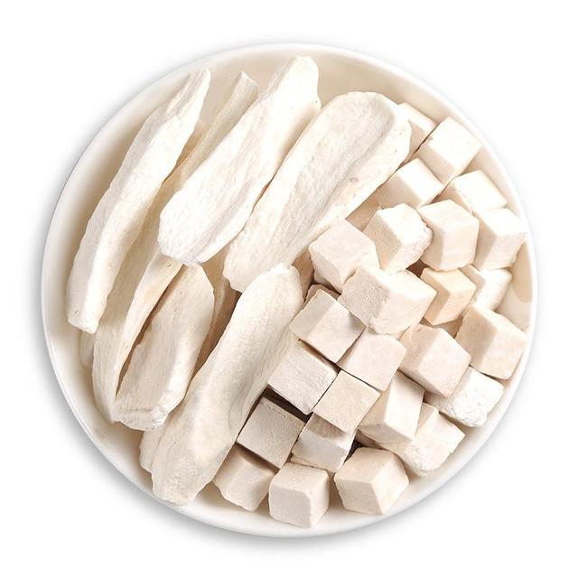 茯苓怎么吃祛湿效果好，茯苓的功效与作用（中医除湿善用“茯苓”泡水喝）