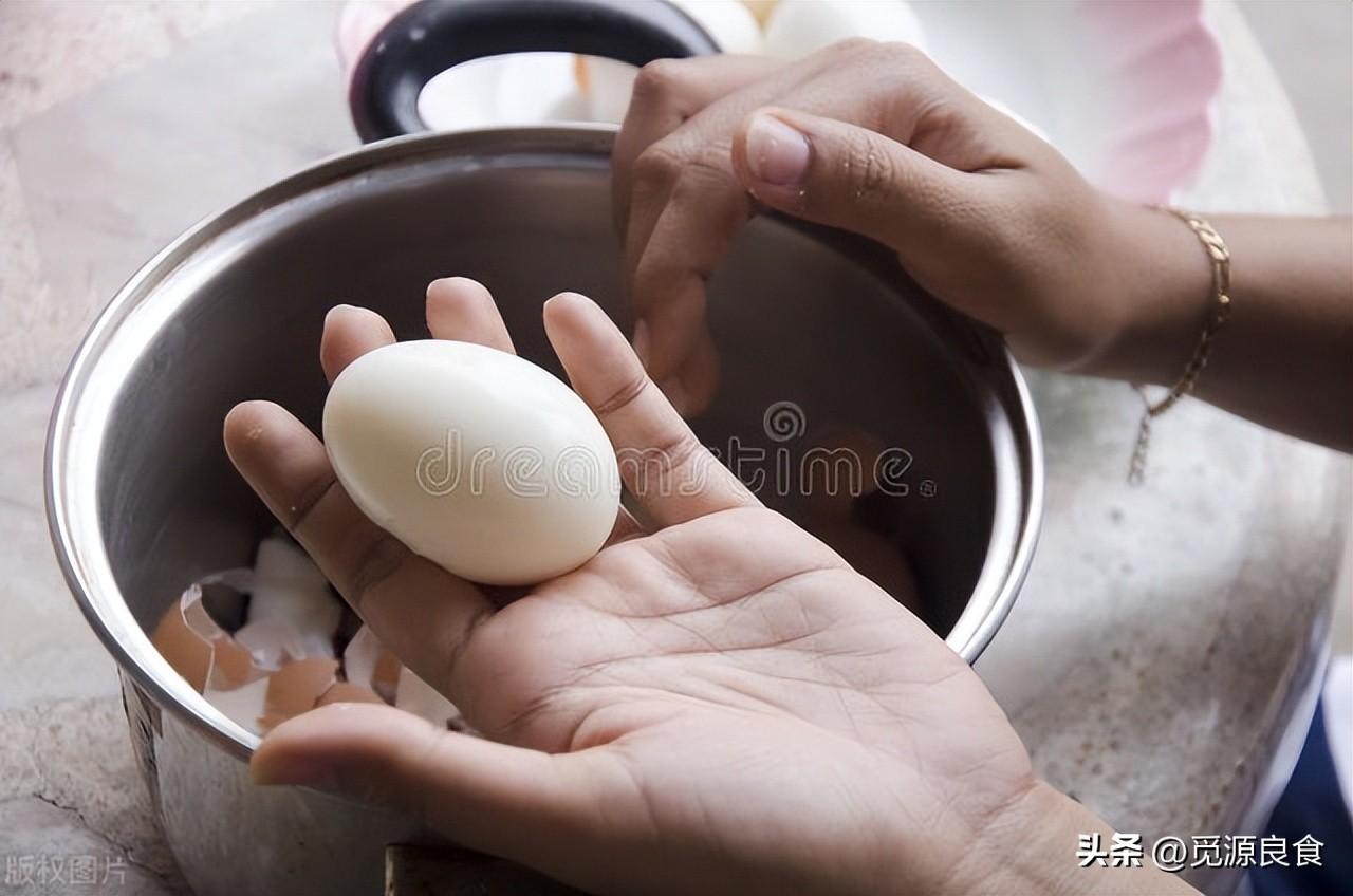 鸡蛋冷水煮还是开水煮蛋好吃(煮鸡蛋时，是热水下锅，还是冷水下锅？具体煮几分钟？涨知识了)