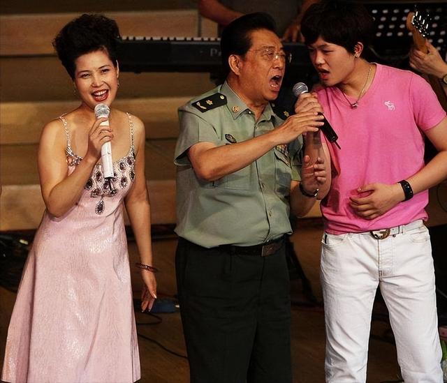 李天一的父亲是谁，李天一父亲（会让82岁的老父亲省心）