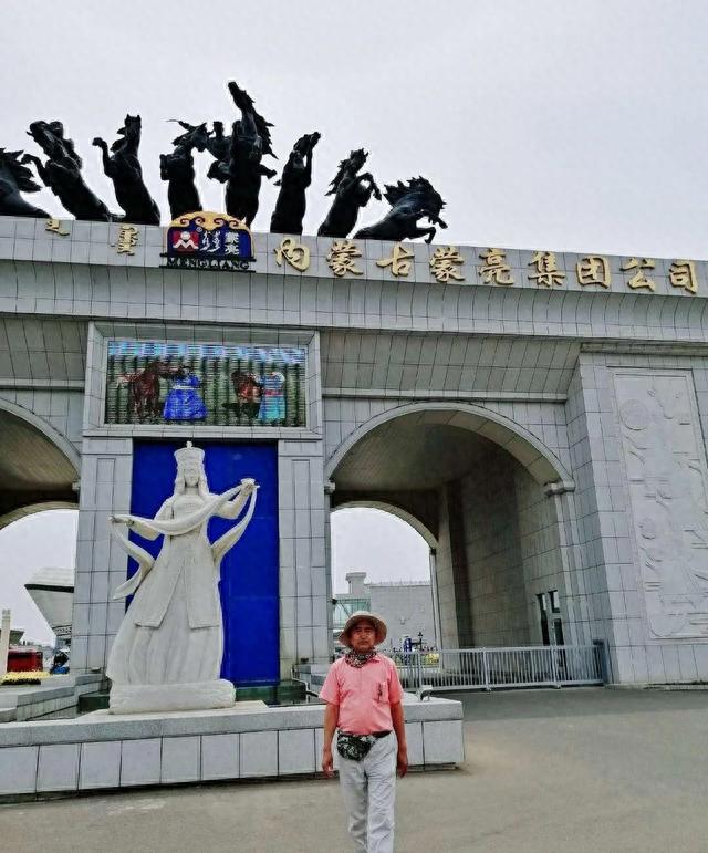 内蒙古旅游“金三角”腹地——蒙亮民族风情园