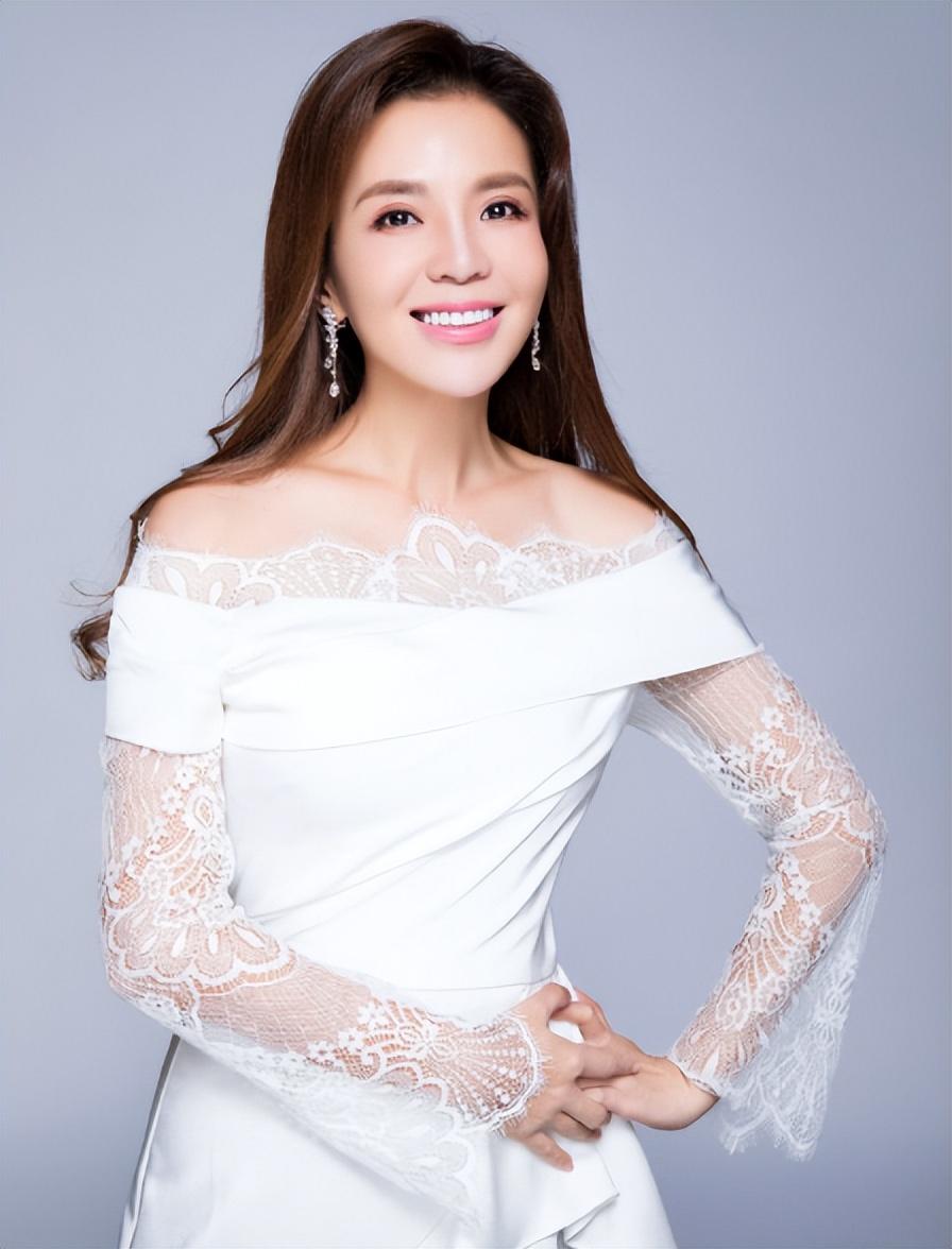 朱迅个人资料简介简历老公(央视名嘴朱迅:13年里2次患癌,下嫁湖南穷